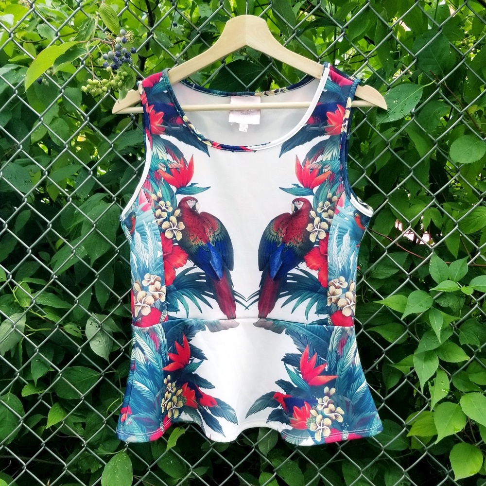 NWT Romeo & Juliet Couture Tropical Parrot Peplum Scuba Top M